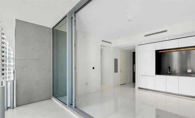 Foto del edificio - 300 Biscayne Blvd Way