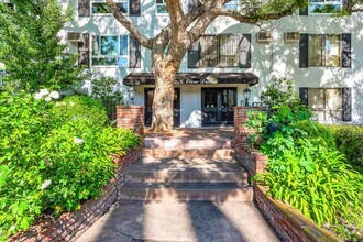 Building Photo - 1222 N Olive Dr