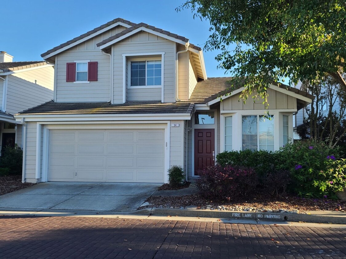 Gorgeous 2 story home available now in Gat... - Gorgeous 2 story home available now in Gat...