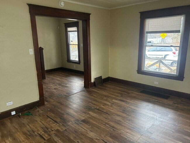 Building Photo - 3 Bedroom House