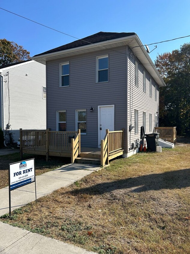 Primary Photo - Beautiful and Spacious 3-bedroom Single Fa...