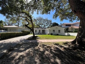 Building Photo - 1452 Urbino Ave