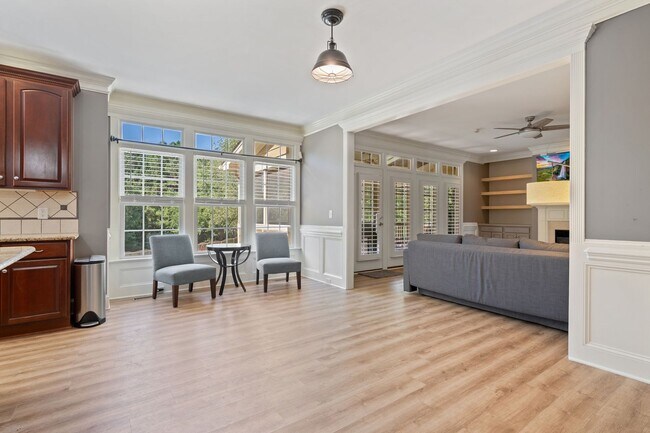 Foto del edificio - Apex Rental with Renovated Attic, Screened...