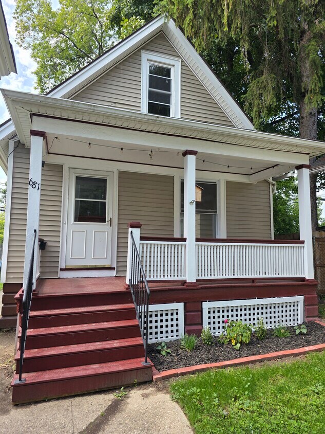 Foto principal - 681 Meigs St