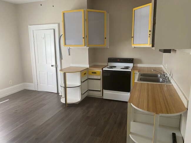 Building Photo - 239-241 South Maple