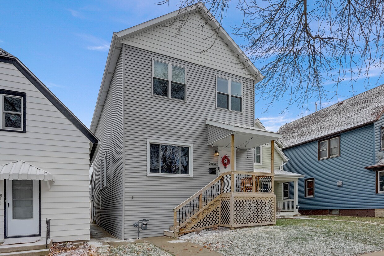 Primary Photo - 2404 S Williams St
