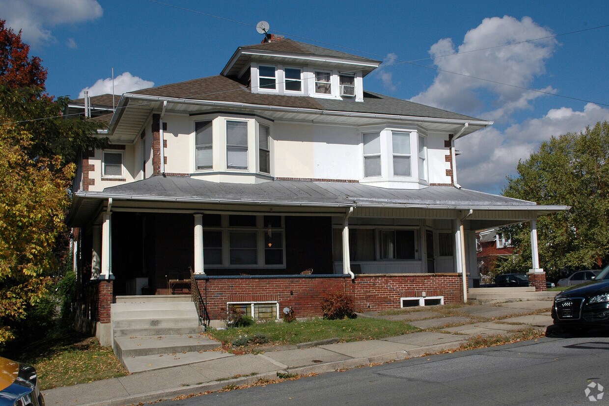 Building Photo - 1337 Perry St
