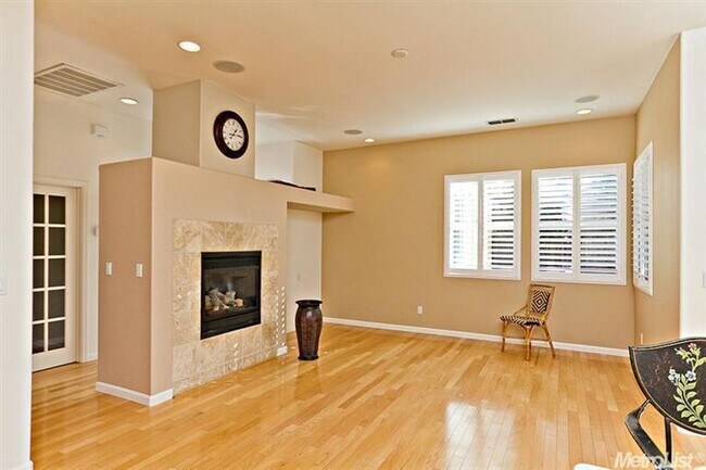 Building Photo - 160 Unity Cir
