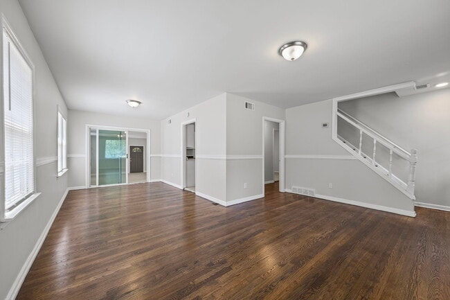 Building Photo - 3843 Blue Jay Rd