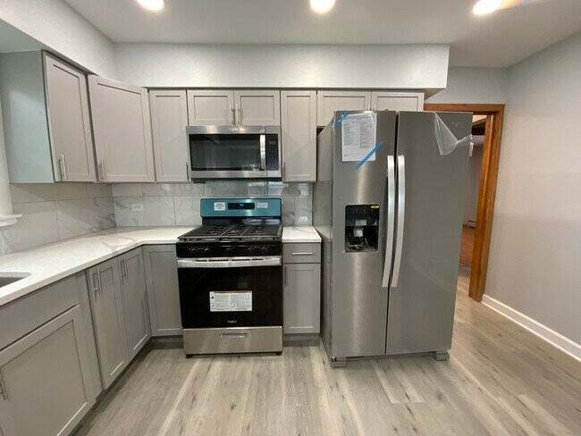 COCINA - 2228 W 71st St