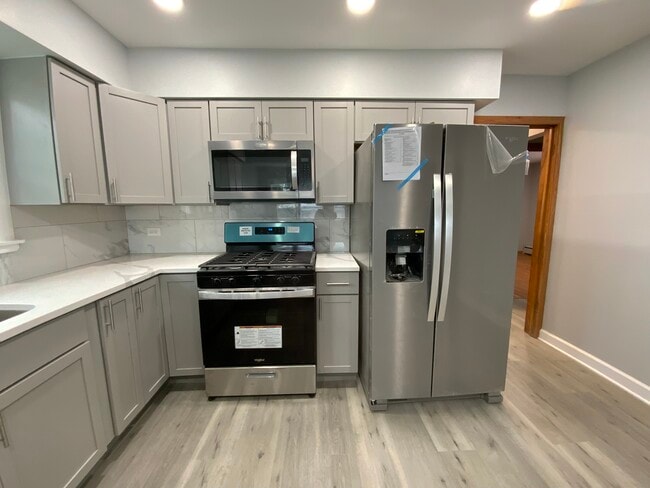 KITCHEN - 2228 W 71st St
