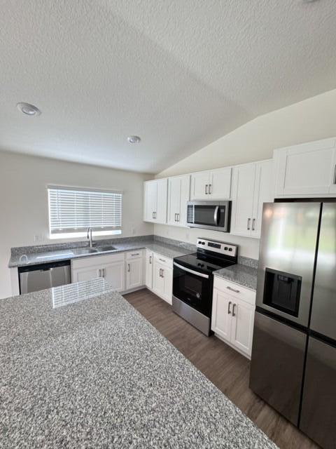 Foto principal - 3015 Sanctuary Dr