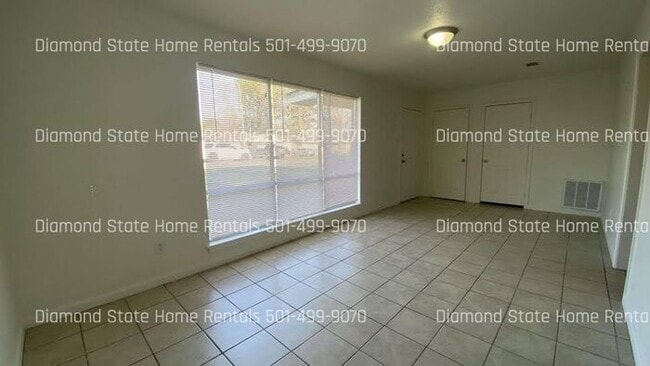 Building Photo - 824 Jane Dr