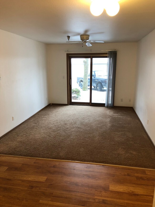 Building Photo - 644 Squaw Creek Dr