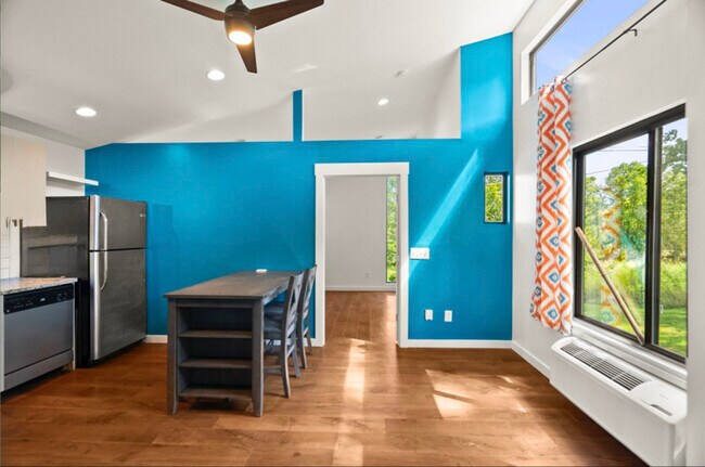 Foto del edificio - 2044 Wilson Ln
