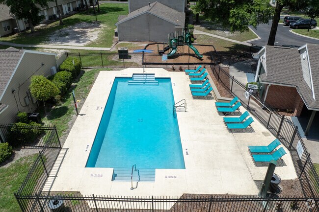 Piscina - Hampton Ridge Apartments