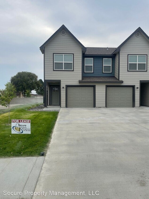 Primary Photo - 3 br, 2.5 bath House - 415 Malhi Lane Apt #B