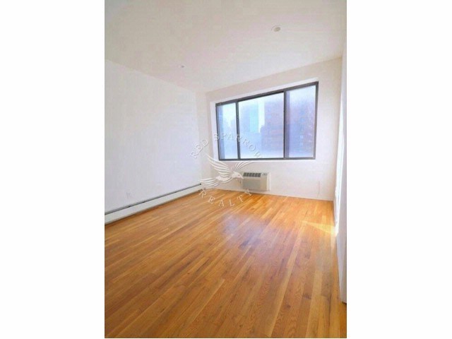 Primary Photo - 626 10th Ave