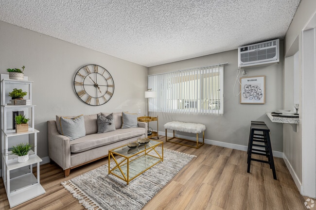 1 BR, 1BA - 800 SF - Living Room - The Marquee Apartments