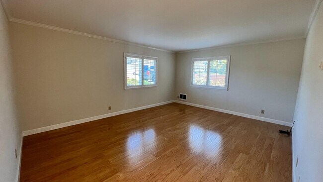 Building Photo - 444 Richmond Dr