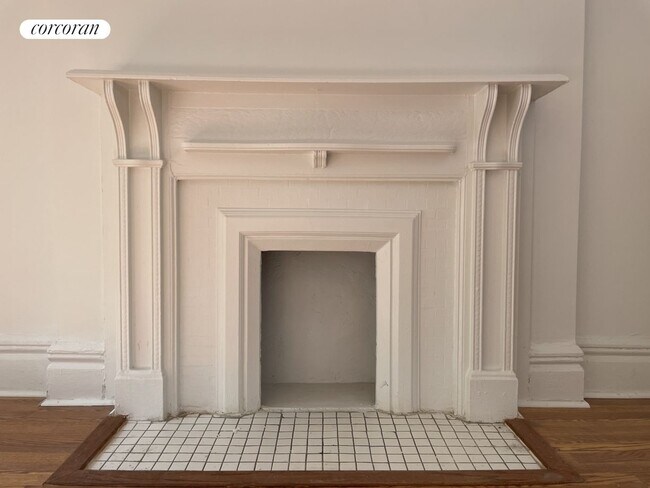 Building Photo - 313 W 78th St