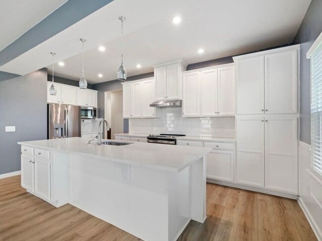 Building Photo - 3 Bedroom with bonus room Single Family Ho...