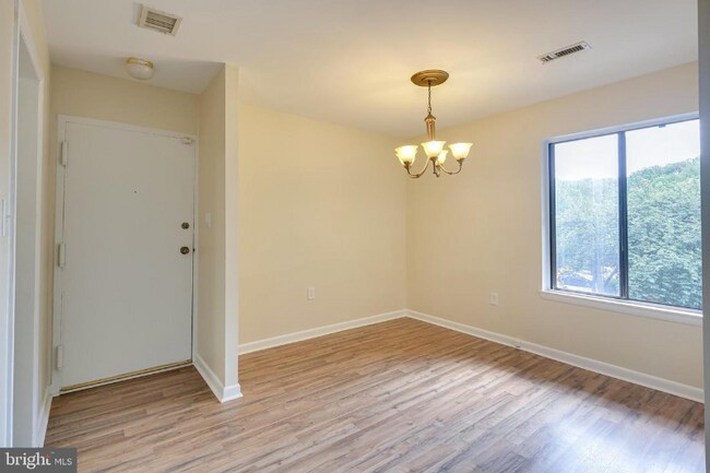 Foto del edificio - 10564 Twin Rivers Rd