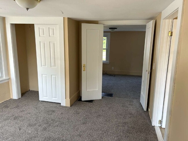 Building Photo - 2 Bedroom Apartment in Caledonia - Available Immediately