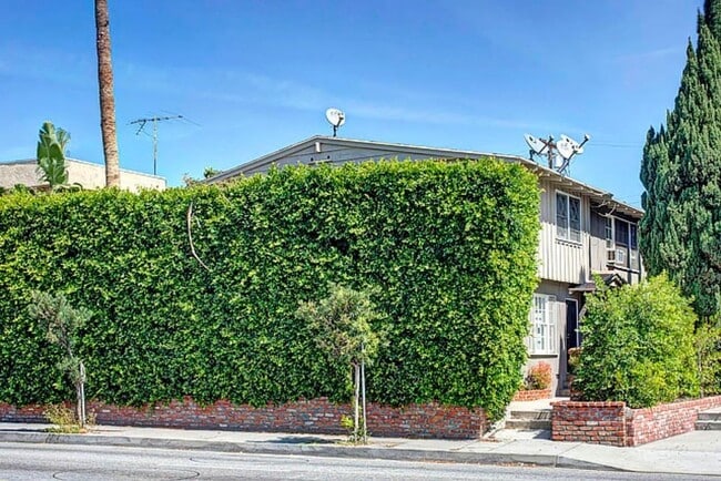 Foto del edificio - 1532 S Bundy Dr