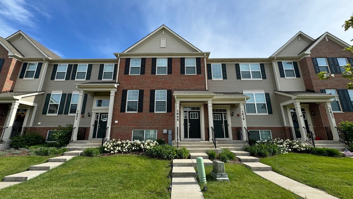 1645 Sager Way, Batavia, IL 60510 Townhome Rentals in Batavia IL