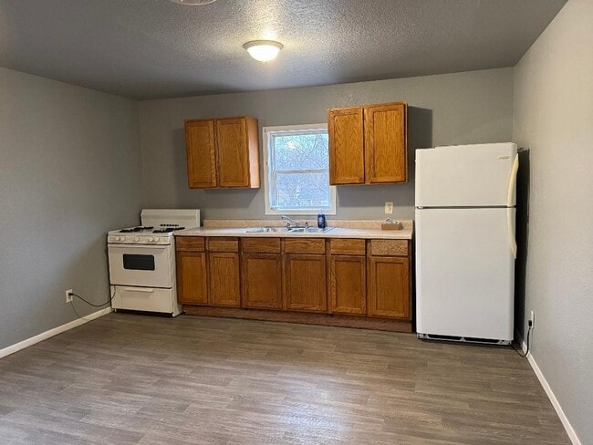 Foto del edificio - 348 S Rosewood Ave