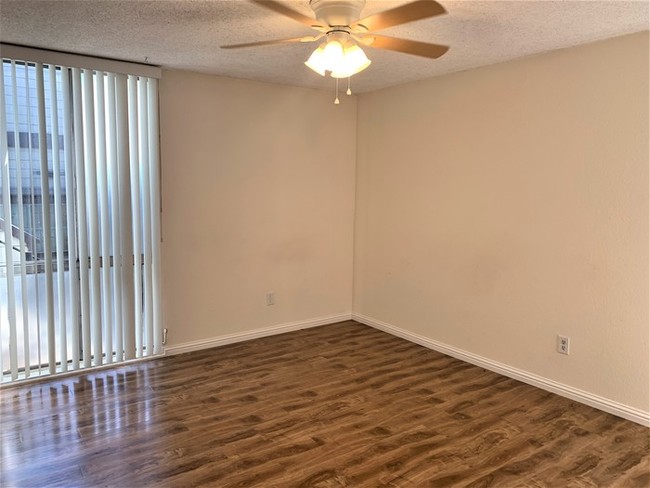 Foto del edificio - Centrally located Serra Mesa Condo