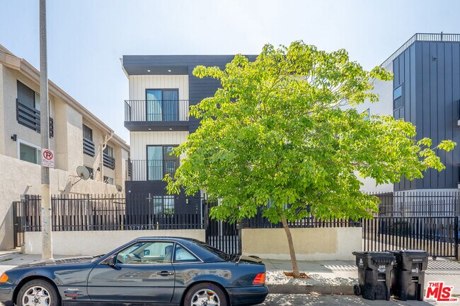 Building Photo - 246 N Dillon St