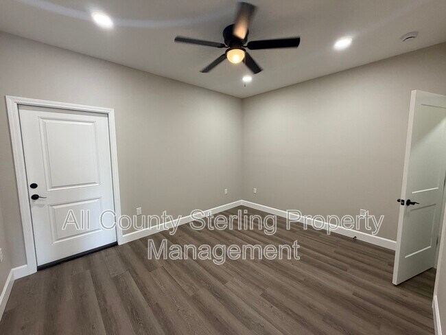Foto del edificio - 1418 SE Magnolia Loop