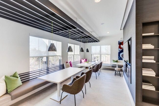 Building Photo - Contour 39