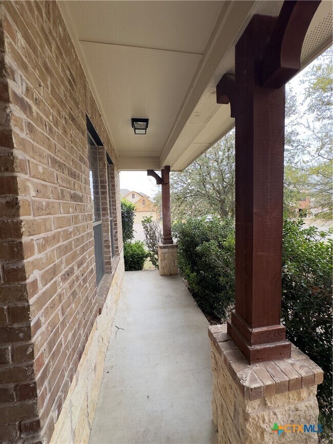 Foto del edificio - 6808 Rosita Oak Dr