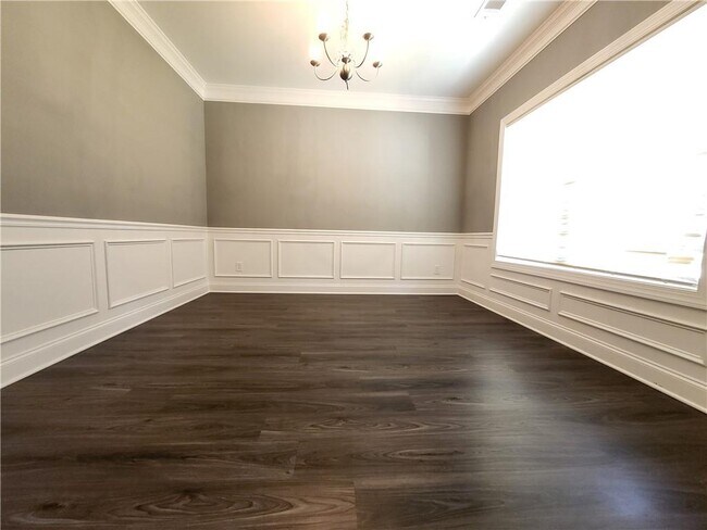 Foto del edificio - 6015 Riverwood Dr