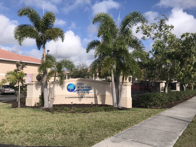 Foto del edificio - 8423 Bernwood Cove Loop
