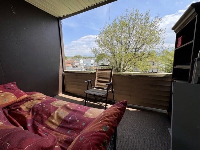 Foto del edificio - 313 E Grove St