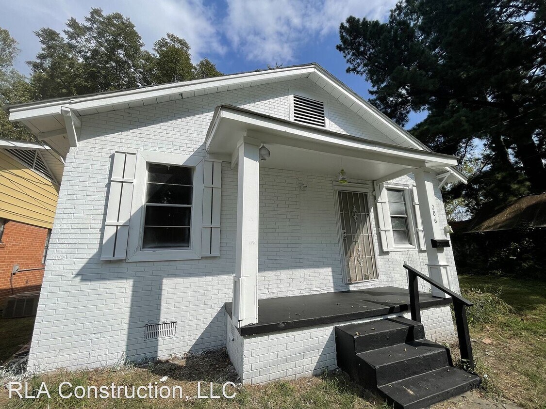 Primary Photo - 3 br, 2 bath House - 206 S. Spruce
