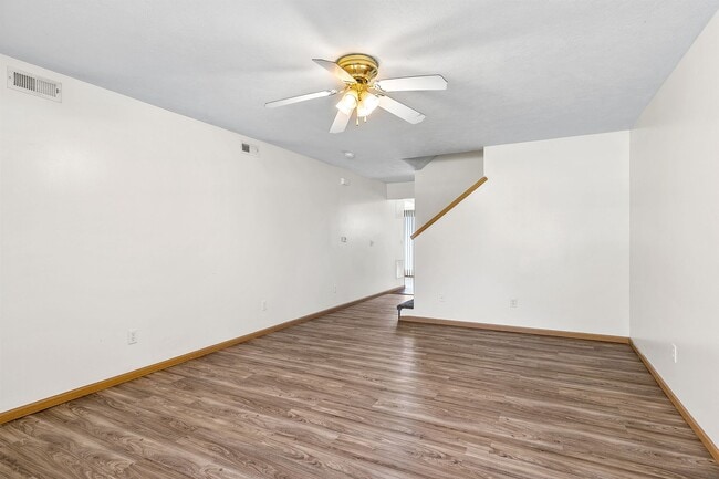 Building Photo - 503-503 Lakeshore Dr