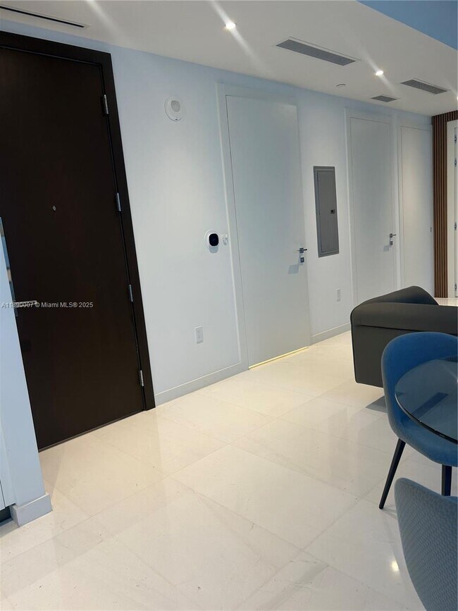 Building Photo - 300 Biscayne Blvd Way