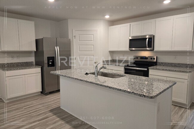 Foto del edificio - 4BR/2BA Home- Connected Living with Pool & Gym Access