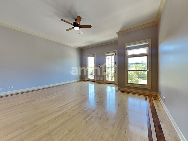 Foto del edificio - 576 N River St