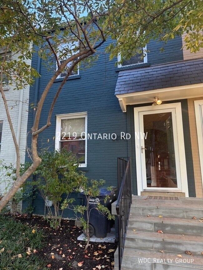 Foto del edificio - 2219 Ontario Rd NW