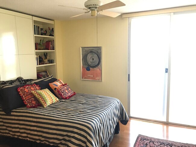 Second Bedroom With Water View - 100 Pierce St