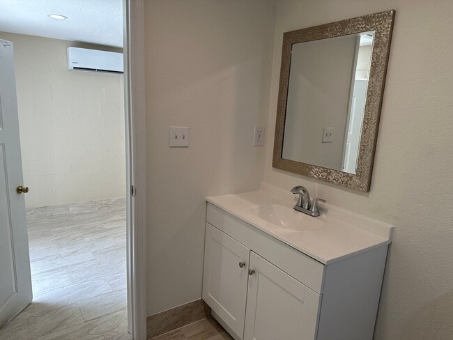 Foto del edificio - 6847 N Charles Terrace