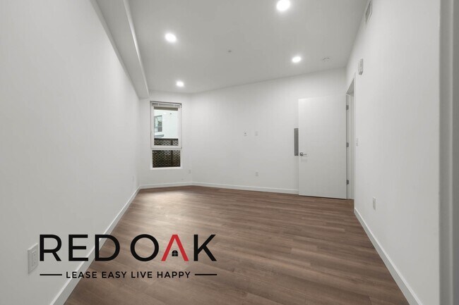 Foto del edificio - Sun-Drenched One Bedroom with Recessed Lig...