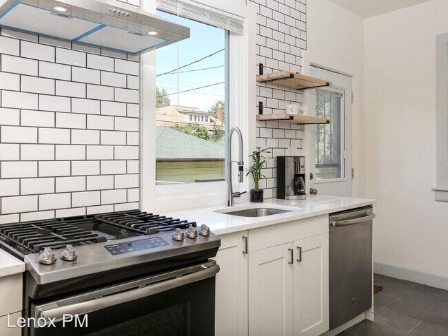 Building Photo - 4 br, 1.5 bath House - 864 Longfellow