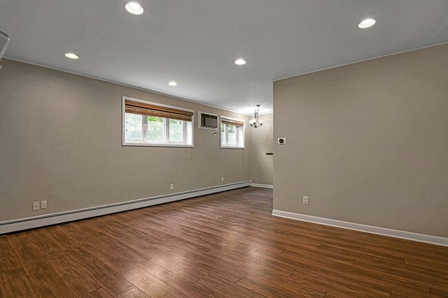Building Photo - 31 Home Pl